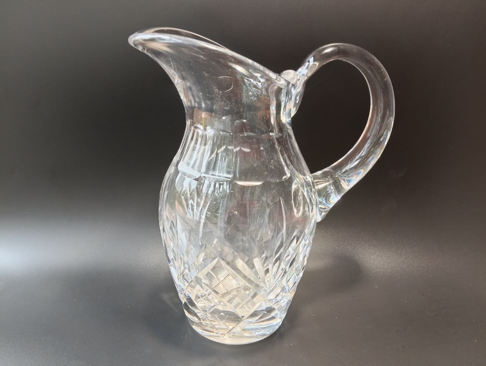 Pichet en cristal taillé, modèle Chantilly